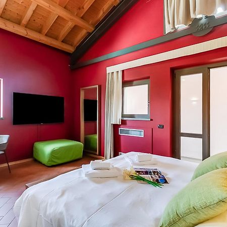 Almavite Wine Resort With Pool Desenzano del Garda Eksteriør billede