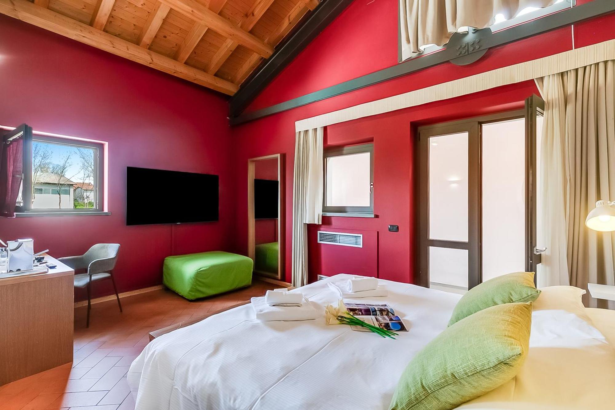 Almavite Wine Resort With Pool Desenzano del Garda Eksteriør billede