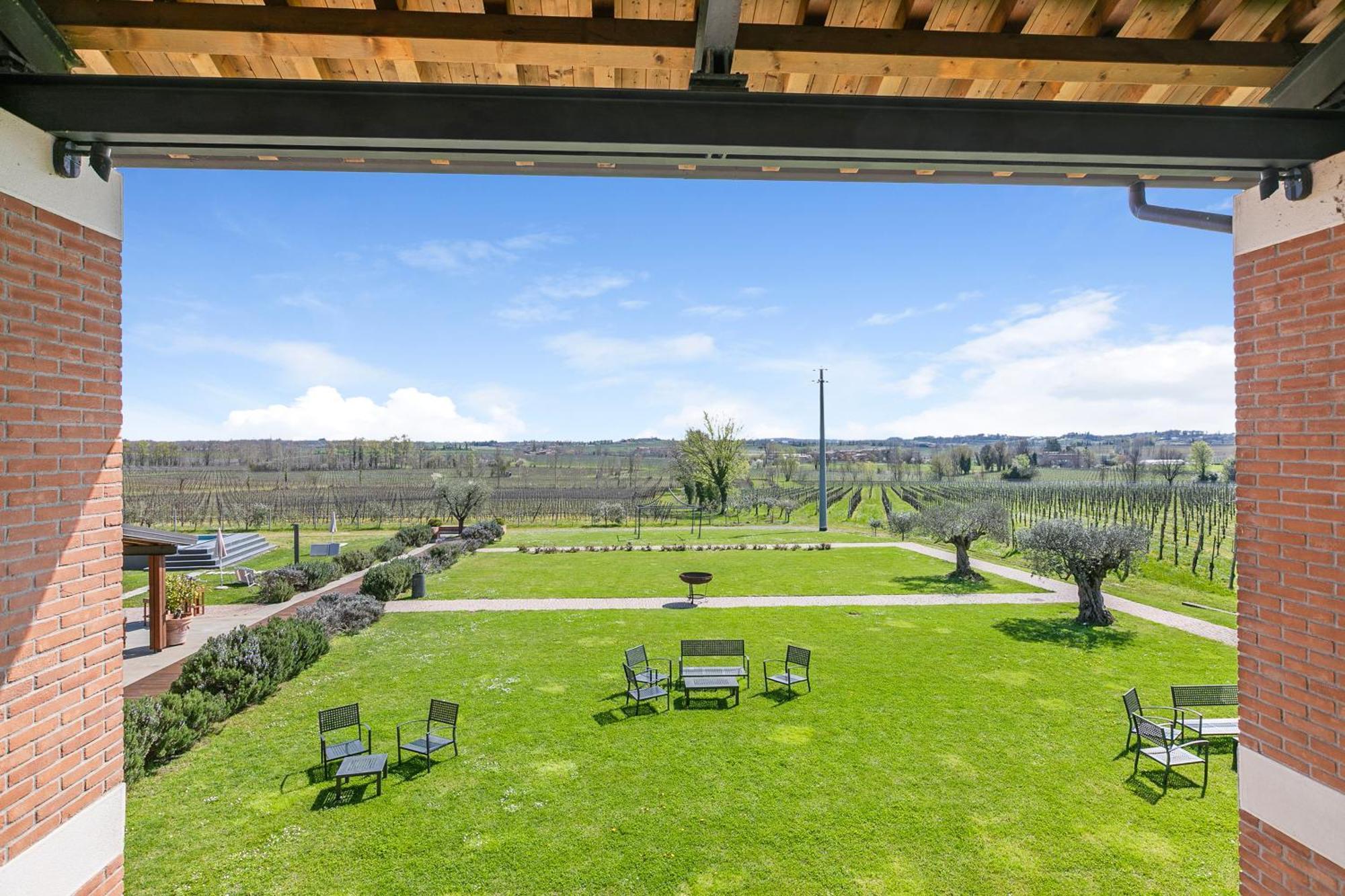 Almavite Wine Resort With Pool Desenzano del Garda Eksteriør billede