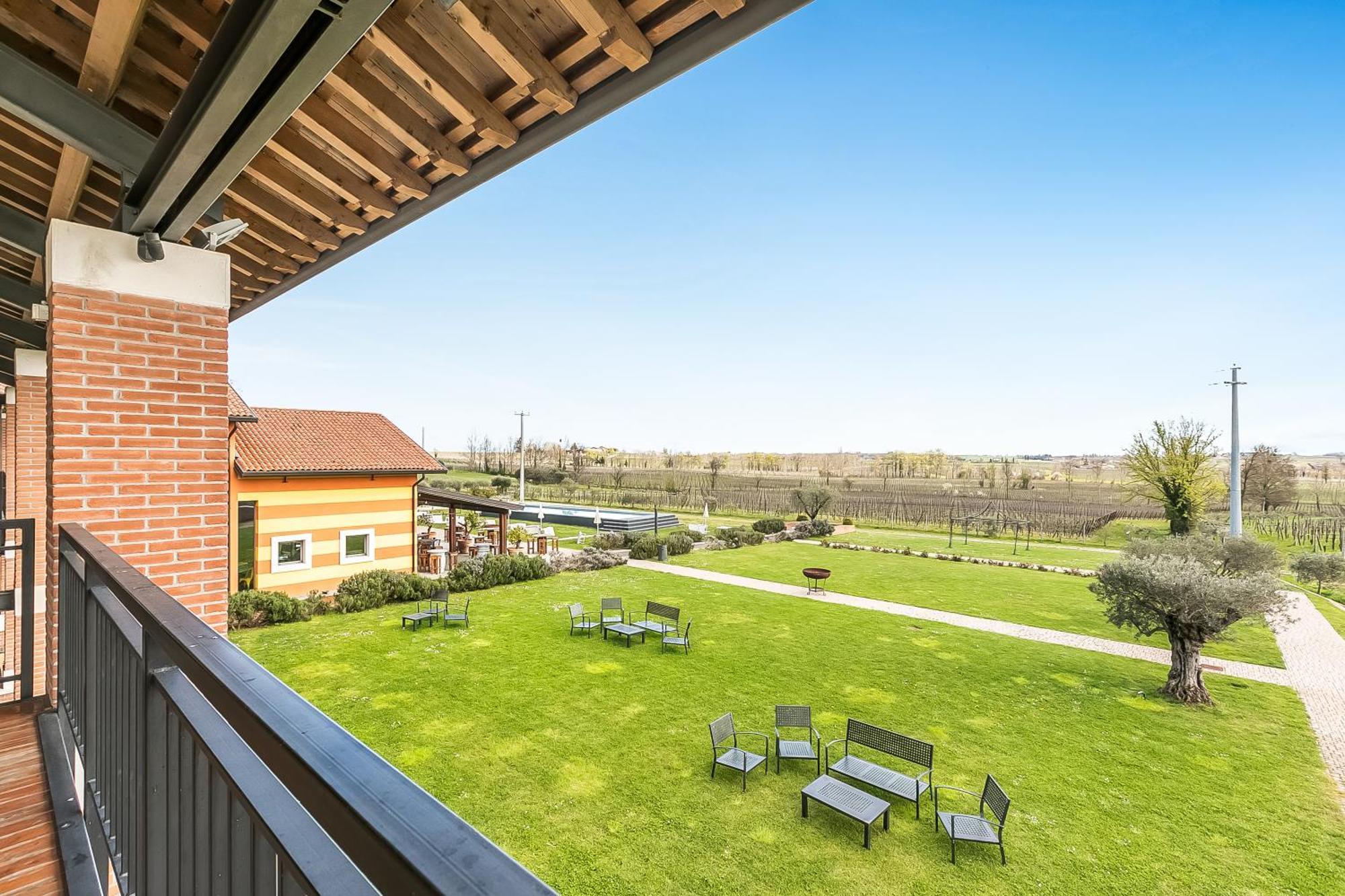 Almavite Wine Resort With Pool Desenzano del Garda Eksteriør billede
