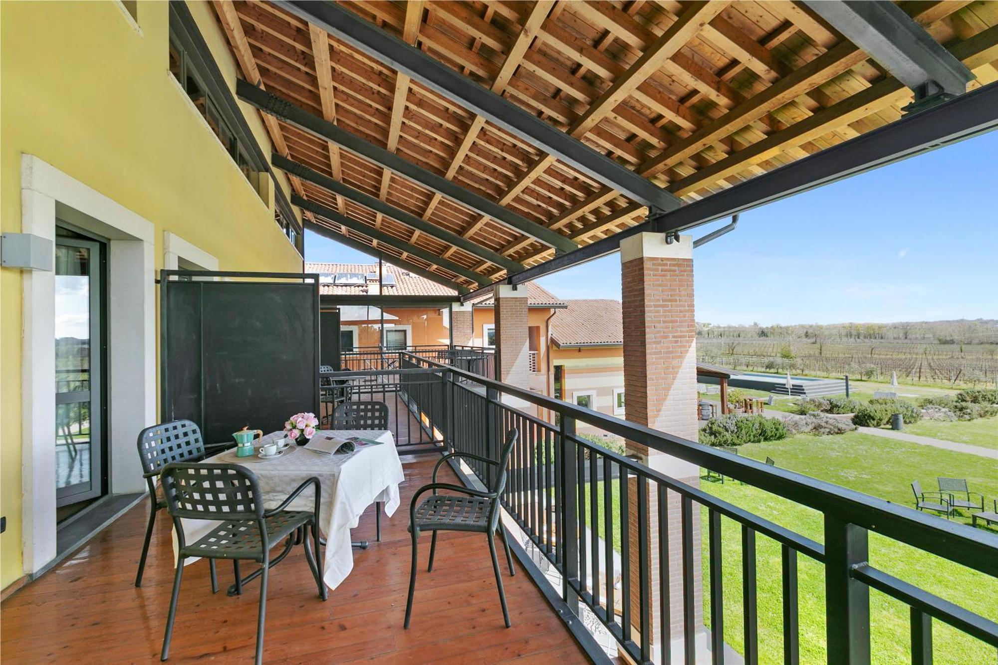 Almavite Wine Resort With Pool Desenzano del Garda Eksteriør billede