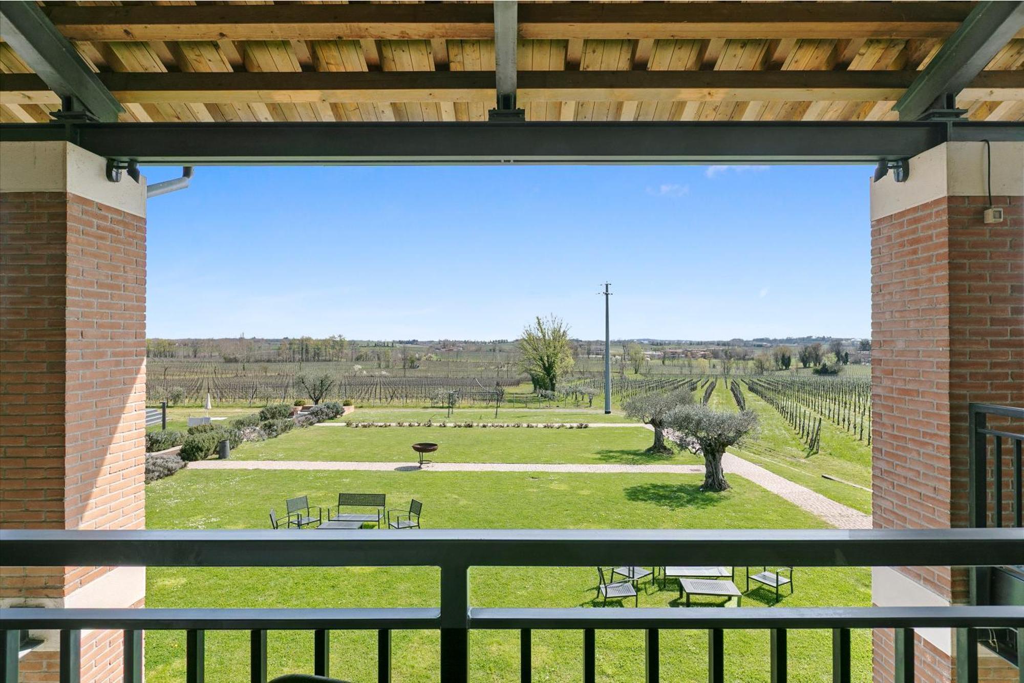 Almavite Wine Resort With Pool Desenzano del Garda Eksteriør billede