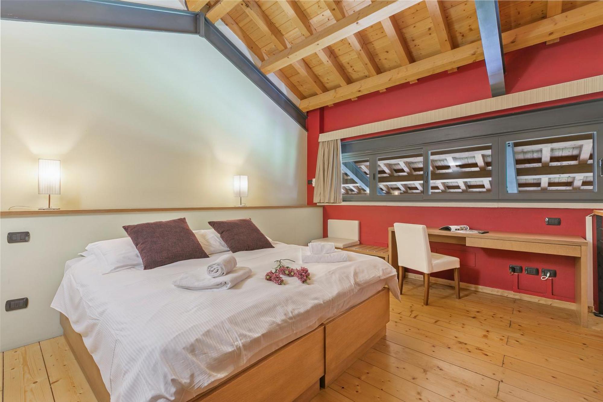 Almavite Wine Resort With Pool Desenzano del Garda Eksteriør billede