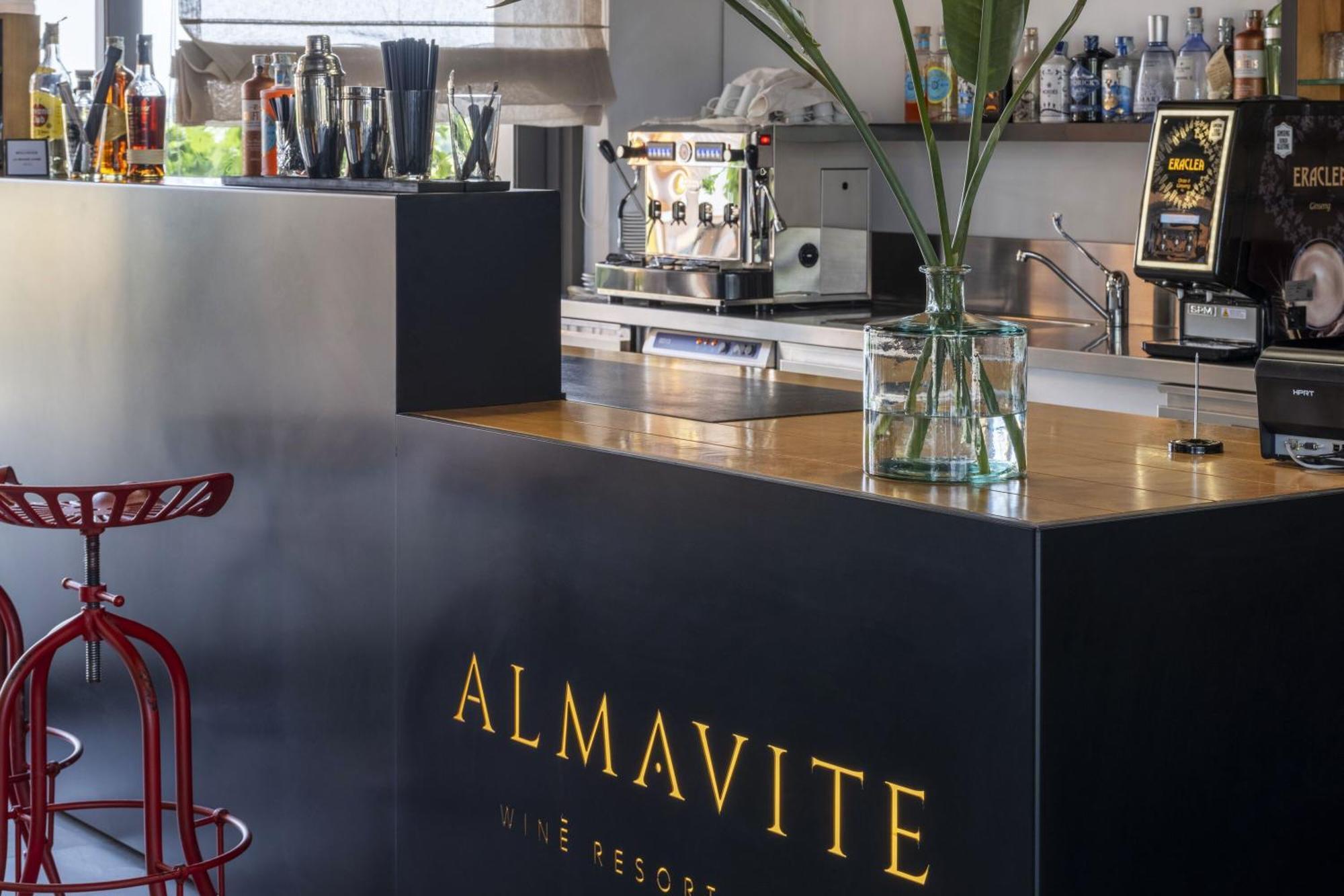 Almavite Wine Resort With Pool Desenzano del Garda Eksteriør billede