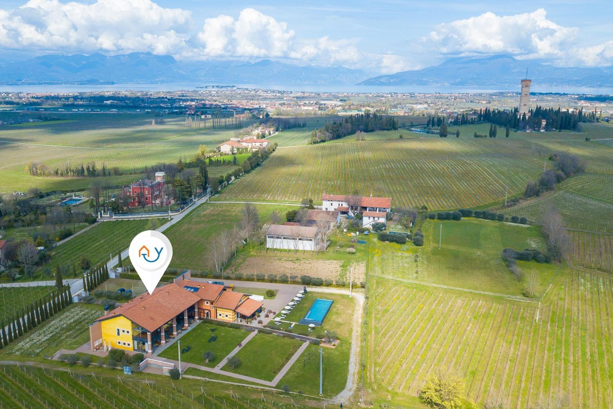 Almavite Wine Resort With Pool Desenzano del Garda Eksteriør billede